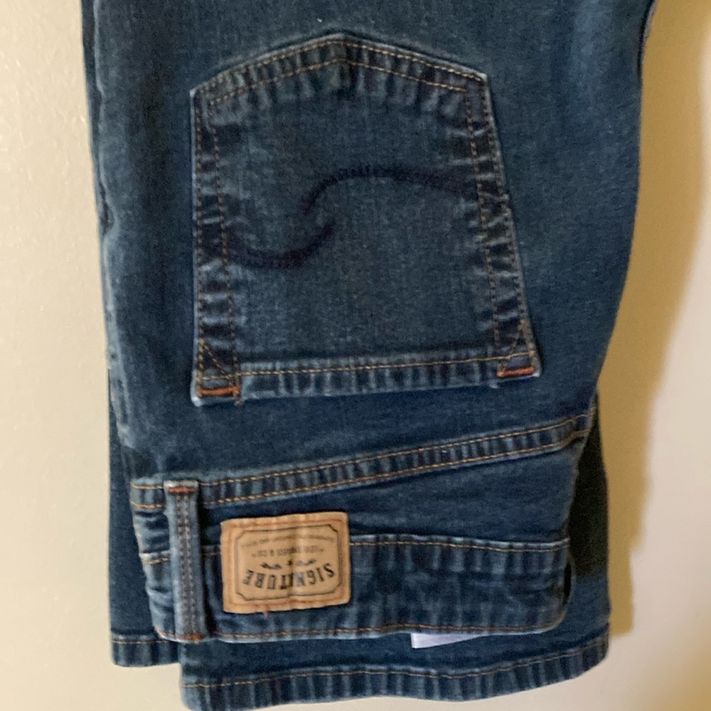 Levi’s Signature Blue Denim Jeans. Ladies sz 12 short